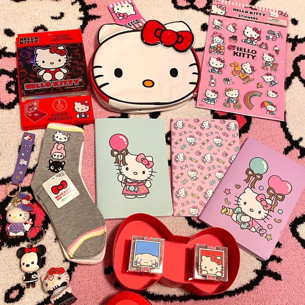 Hello Kitty Sanrio Bundle Box 🎀